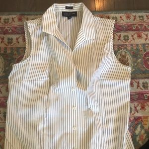 Non-iron sleeveless blouse